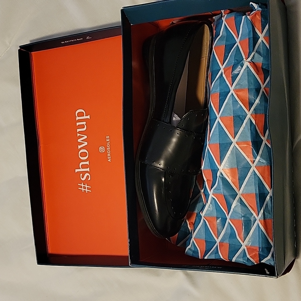 Aerosoles women's black loafers size 7.5 med.